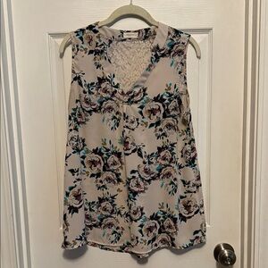 Crescent Floral Lace Sleeveless Blouse - Cream and Blue